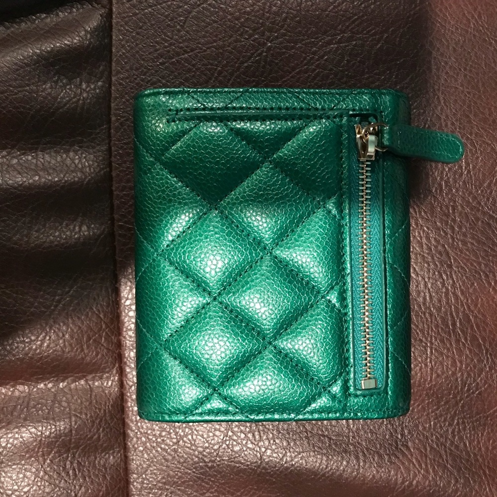 Chanel Emerald Green Wallet - Picture 2 of 7